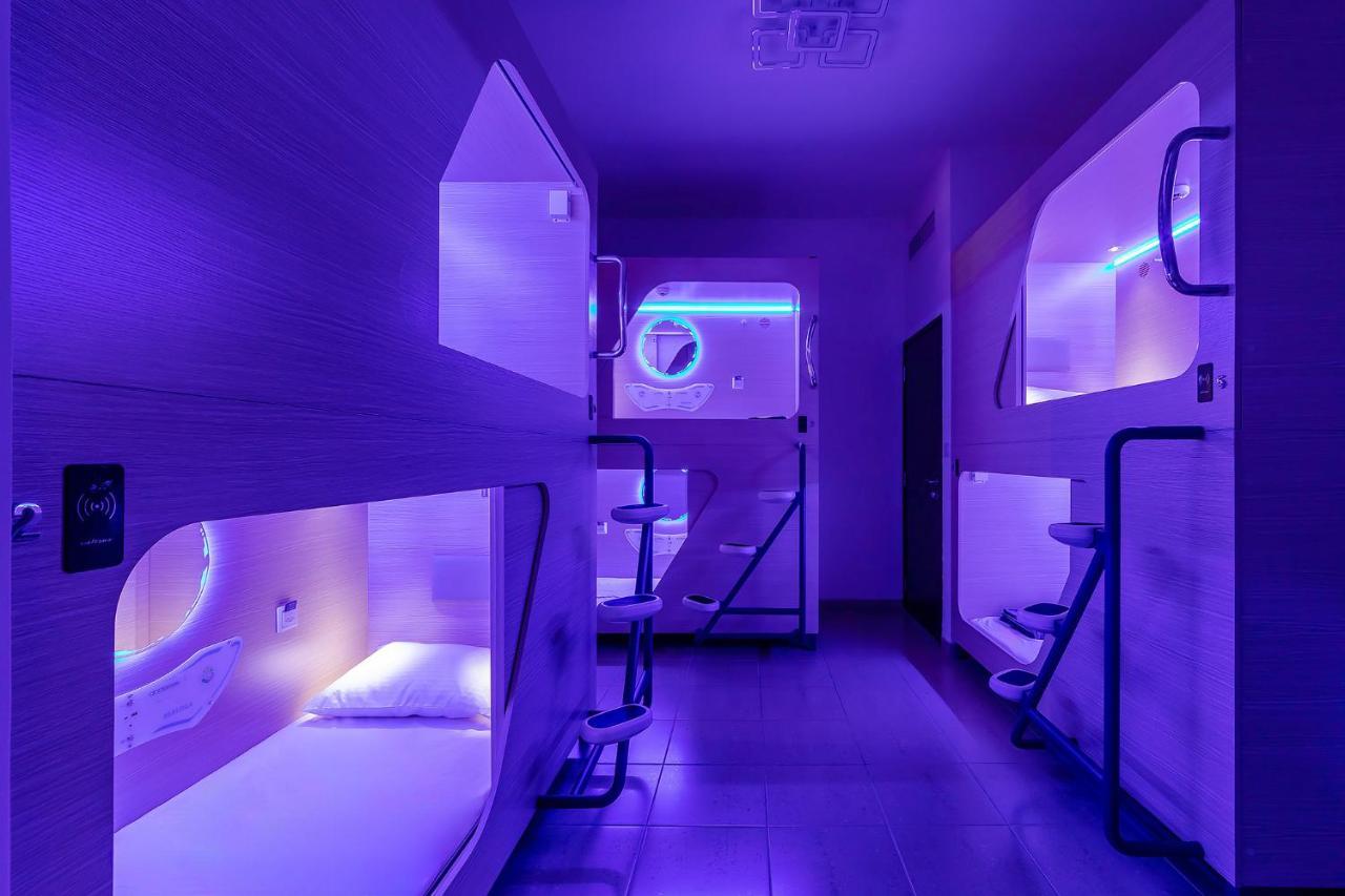 Berloga Capsule Jbr Hostel Dubai Exterior photo