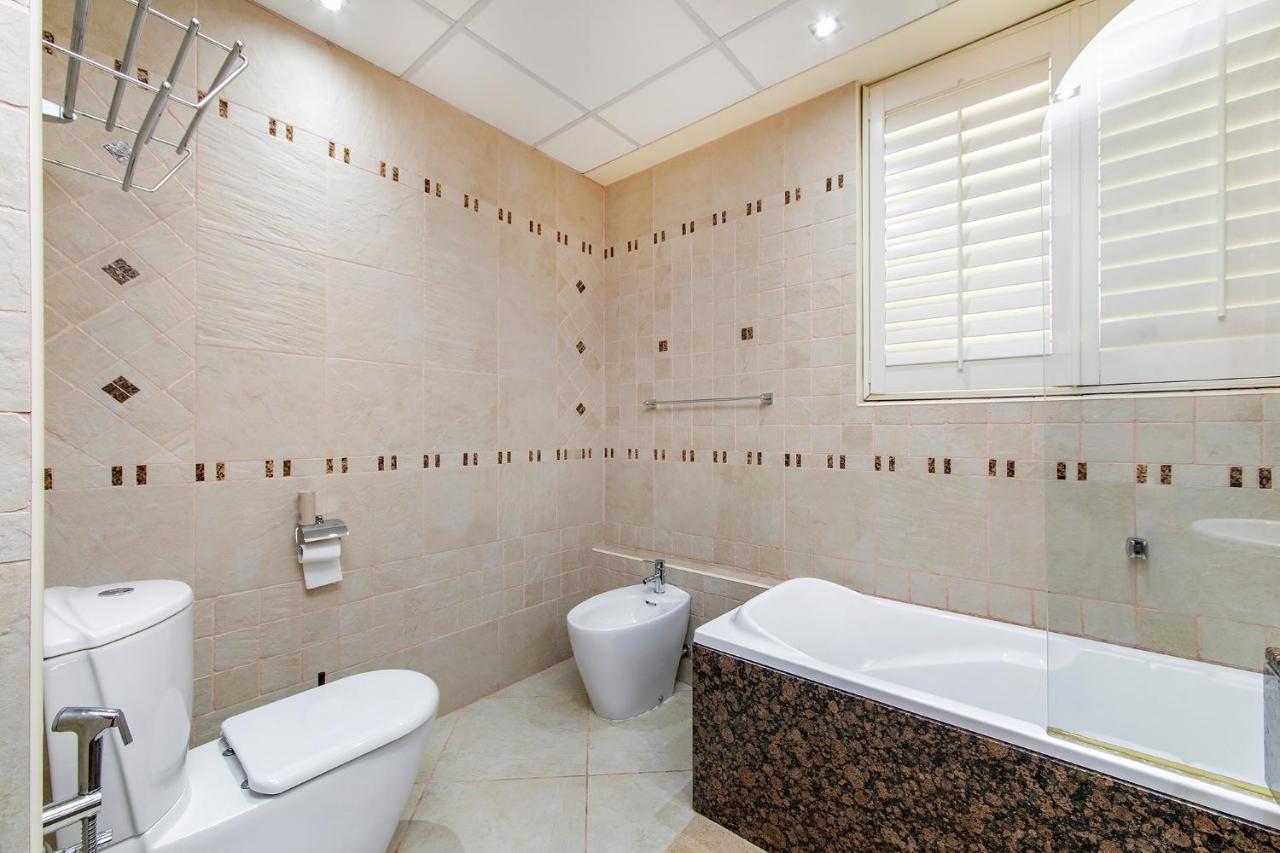 Berloga Capsule Jbr Hostel Dubai Exterior photo