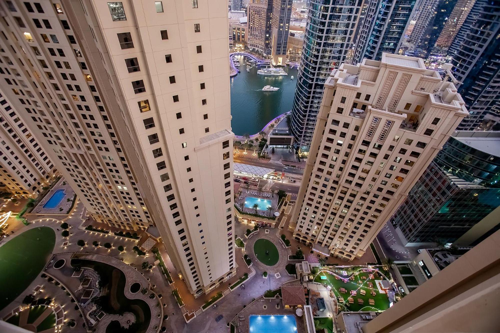 Berloga Capsule Jbr Hostel Dubai Exterior photo