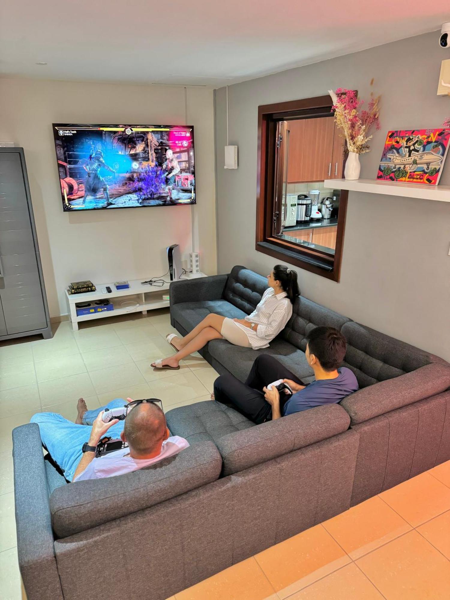 Berloga Capsule Jbr Hostel Dubai Exterior photo